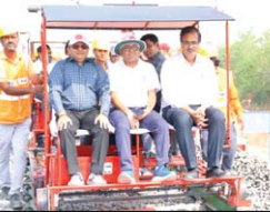 जीएम प्रतीक गाेस्वामी ने वाडी-साेलापुर से्नशन का निरीक्षण किया